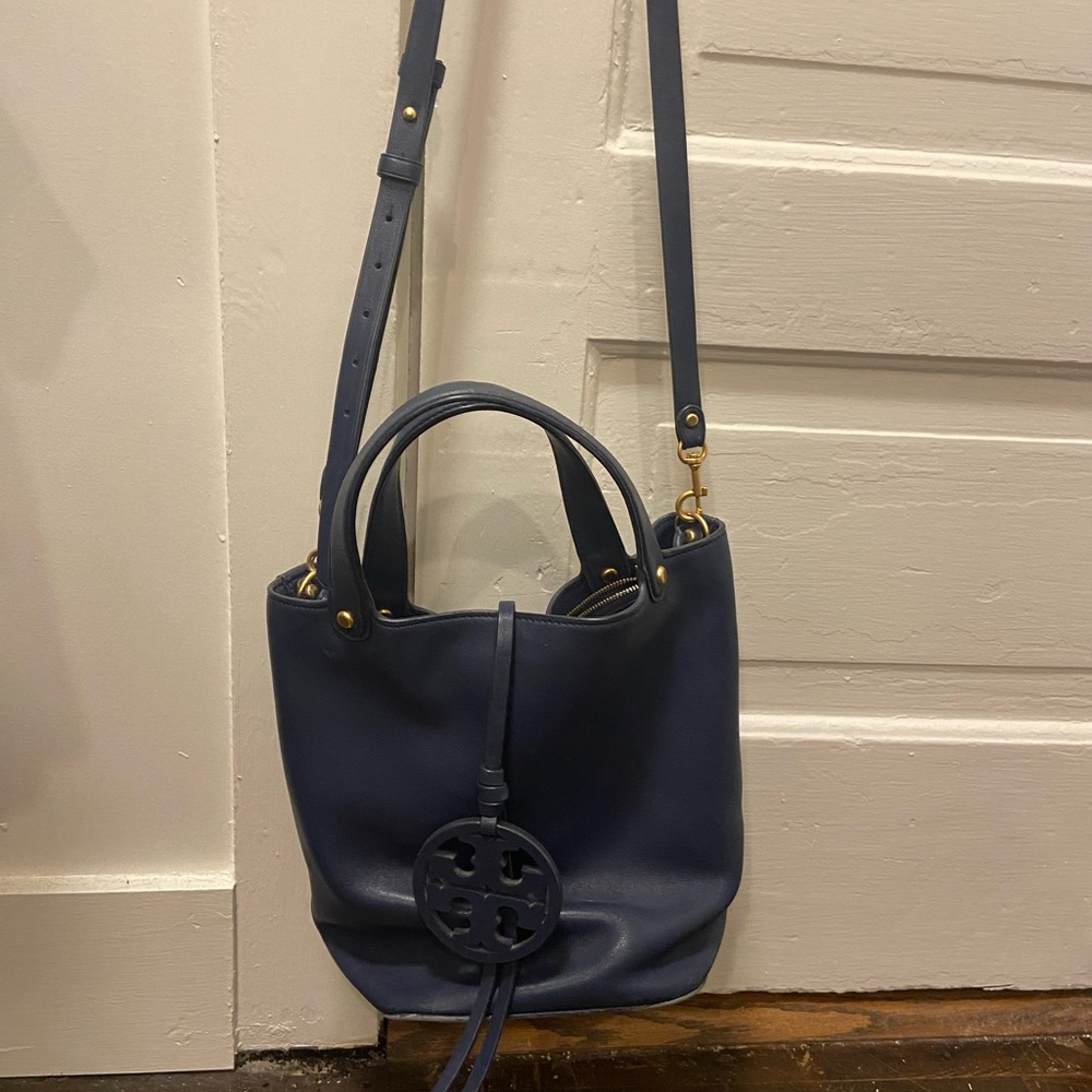 Tory Burch crossbody bucket bag